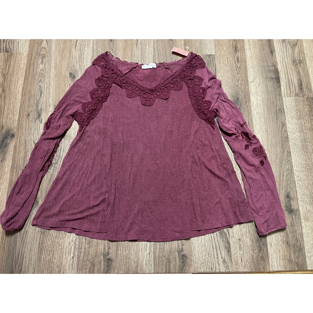 Coco+Jaimeson Shirt, Women's Size XS, Purple, Roses on Sleeve
